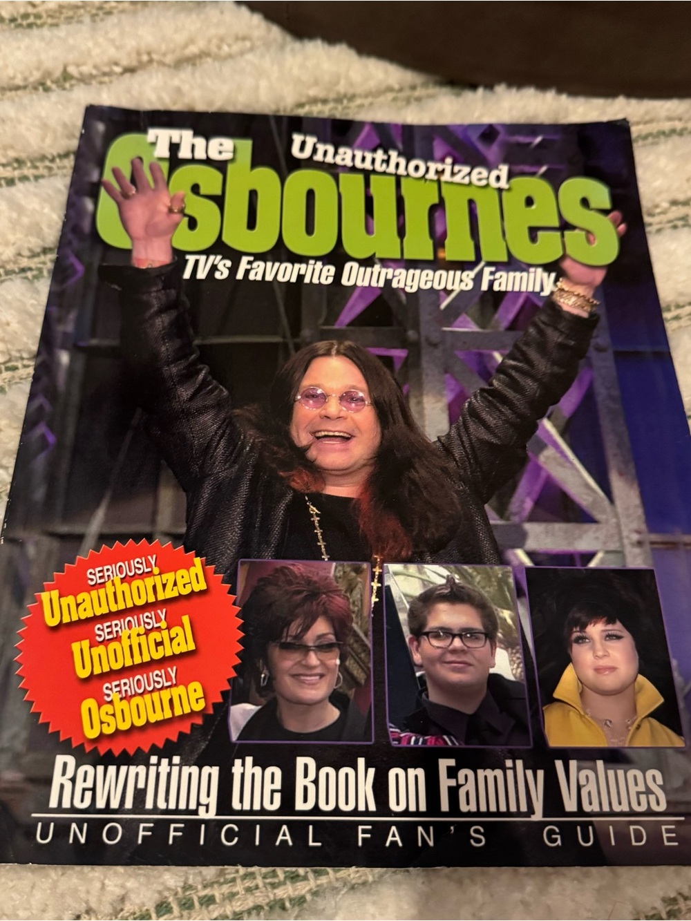 The Unauthorized Osbournes Unofficial Fan's Guide - Black/Green Cover